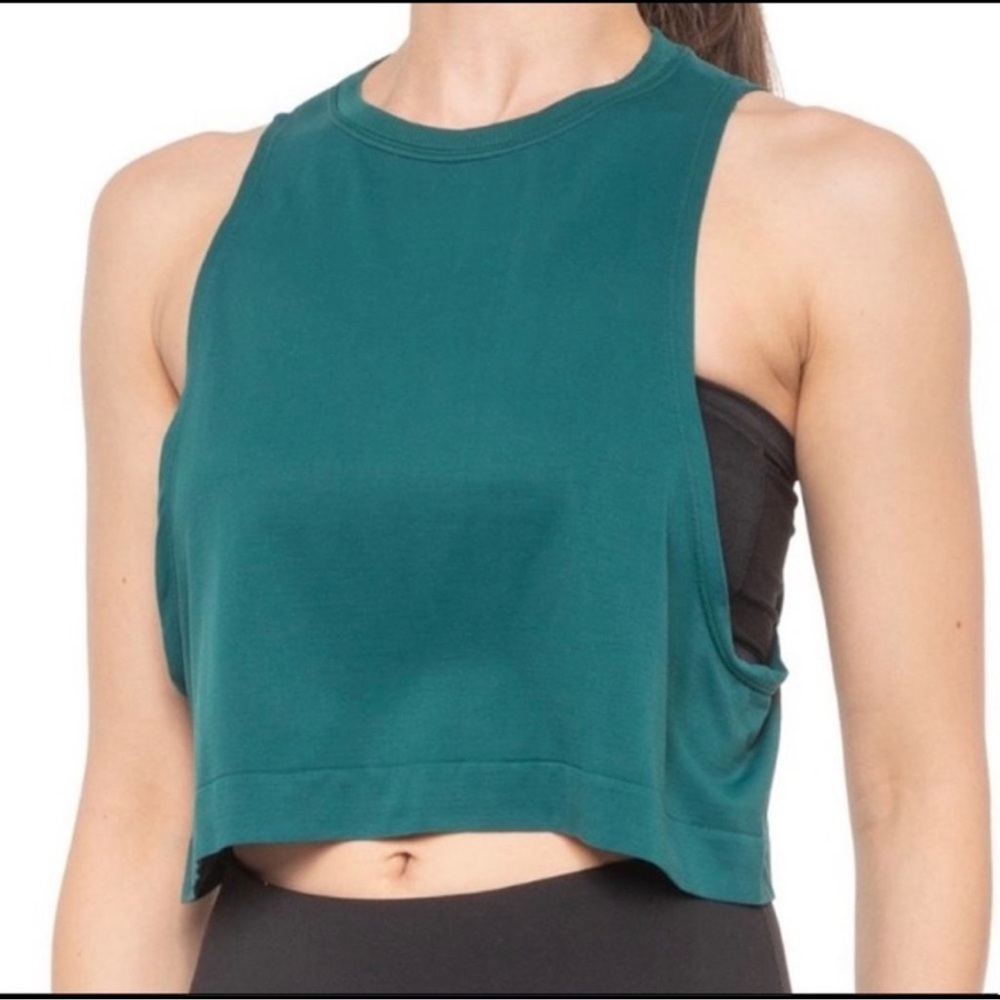 A by Avocado Teal Green Fitness/Yoga Crop Top
Size L